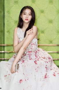 关晓彤进娱乐圈只为吃瓜,只为品尝娱乐圈的“瓜香”